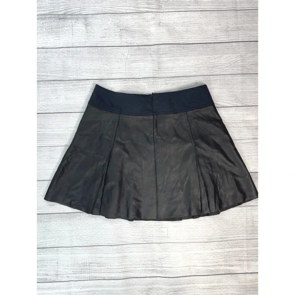 Vince Black 100% Goat Leather Pleated Mini Skirt Size 10 Flared A-Line Zip Back - Picture 2 of 9